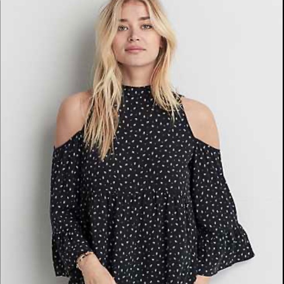 American Eagle Outfitters Tops - Open Shoulder Top